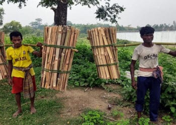 ‘জিনিসপত্রের দাম বাড়ে, আমাদের মজুরি বাড়েনা’