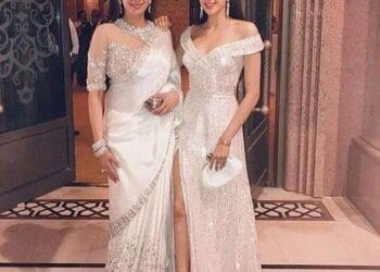 জাহ্নবীর ওয়ালপেপারে শৈশবস্মৃতি