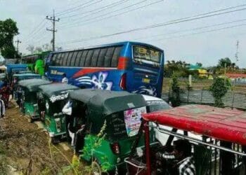 দিরাই বাসস্ট্যান্ডে যানজটে যত ভোগান্তি