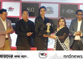 সেরা ফ্যাশন মডেল হিসেবে সম্মাননা পেলেন এফা