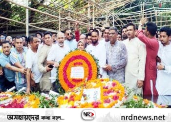 বঙ্গবন্ধুর প্রতিকৃতিতে আনোয়ারুজ্জামানের শ্রদ্ধা নিবেদন