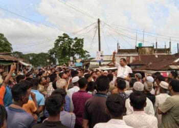 তাহিরপুরে বিএনপির লিফলেট বিতরণ ও পথসভা