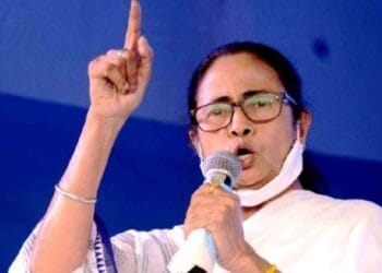 ভোজালি-সহ একাধিক অস্ত্র পাওয়া গেছে মমতার বাড়ির সামনে