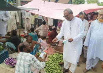 রাণীনগরে আ.লীগ সরকারের উন্নয়ন ও সাফল্য তুলে ধরে এমপির প্রচারণা