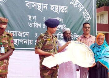 সেনাপ্রধান জেনারেল এস এম শফিউদ্দিন আহমেদের পক্ষে থেকে বাসস্থান হস্তান্তর