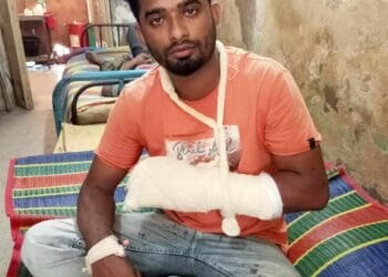 নড়াইলে ছাত্রলীগ নেতা নাহিদ কে কুপিয়ে আহত করেছে সন্ত্রাসীরা