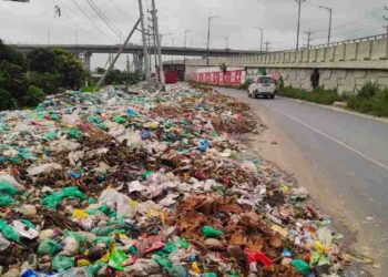 রূপগঞ্জের মহাসড়ক এখন ময়লার ভাগাড়, জনদুর্ভোগ চরমে