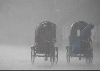 সারাদেশে বৃষ্টিপাতের প্রবণতা দুদিন অব্যাহত থাকতে পারে বলে জানিয়েছে আবহাওয়া