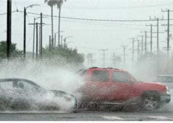 দক্ষিণ উপকূলে আঘাত হেনেছে শক্তিশালী মৌসুমি ঝড়