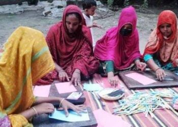 কুড়িগ্রামে গ্রীন পেন নামক কাগজের কলম তৈরি