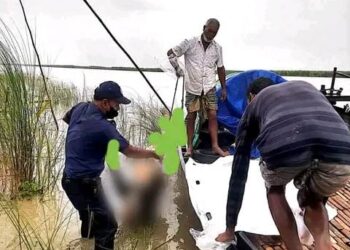 ঈশ্বরদীতে পদ্মানদী থেকে হাত পা বাঁধা দুর্গন্ধযুক্ত লাশ উদ্ধার