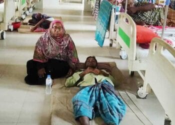 রাণীনগরে ইউনিয়ন পরিষদে মেম্বারের হাতে মারধরের শিকার সেবা প্রত্যাশী