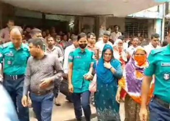 (রমেক) হাসপাতালে দালালচক্রের বিরোধী অভিযানে ৩ জন নারীসহ ৬ জনকে আটক