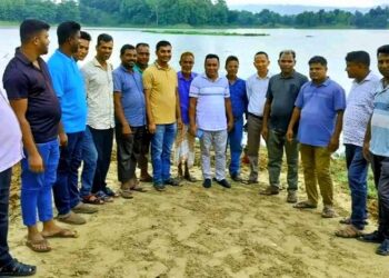 লংগদুতে নজর কেড়েছে কাঠ ব্যবসায়ী সমিতি,নিজেদের অর্থায়নে করলেন রাস্তা নির্মান