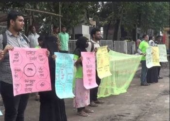 রংপুরে ডেঙ্গুর প্রকোপ কমাতে স্থানীয়দের মধ্যে অভিনব প্রচারণা