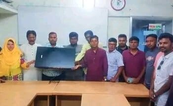 মানবতার ছোঁয়া ফাউন্ডেশন “এর পক্ষ থেকে ভেড়ামারা প্রেসক্লাব’কে উপহার