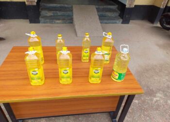 রাণীনগরে সয়াবিন তেলসহ চোর গ্রেফতার