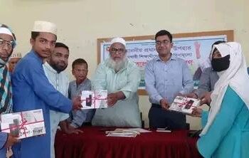 ভেড়ামারা মেধাবী শিক্ষার্থীর মধ্যে স্মার্ট ট্যাবলেট কম্পিউটার বিতরণ