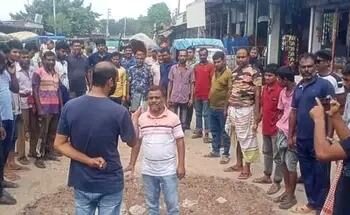 ভেড়ামারায় রেলস্টেশন সংলগ্ন ওভার ব্রীজের নিচে সড়কের বেহাল দশা