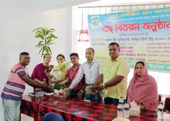 নওগাঁর রাণীনগরে প্রশিকার এক হাজার গাছের চারা বিতরণ