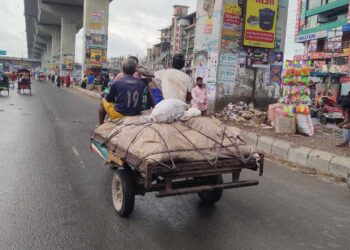 এশিয়ানহাইওয়ে সড়কেড় কোনক্রমে থামছে না নিষিদ্ধ যানবাহন