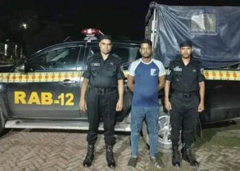 দৌলতপুরে র‌্যাবের অভিযানে ৩৪ বোতল ফেন্সিডিলসহ গ্রেফতার-১