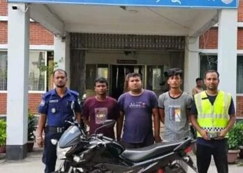 সফল অভিযান শেষে মটরসাইকেল সহ চোর পাকড়াও