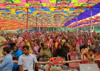 রাণীনগরে উপকারভোগীদের নিয়ে মতবিনিময় করলেন এম পি হেলাল