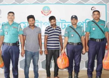 রংপুরে অ্যাম্বুলেন্স থেকে ১৫ কেজি গাঁজা উদ্ধার করেছে পুলিশ