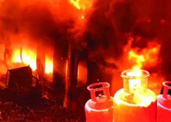 সূত্রাপুরে গ্যাস লিকেজ থেকে আগুন, দগ্ধ ৫