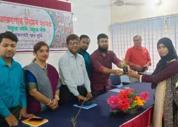 সাতক্ষীরায় ফলজ বৃক্ষের চারা বিতরণ