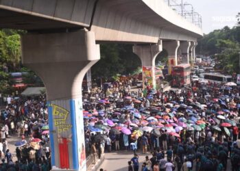 ‘লং মার্চ টু ঢাকা’ কর্মসূচির ঘোষণা দিয়ে শাহবাগ ত্যাগ প্রকৌশল শিক্ষার্থীদের