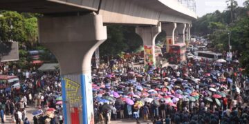 ‘লং মার্চ টু ঢাকা’ কর্মসূচির ঘোষণা দিয়ে শাহবাগ ত্যাগ প্রকৌশল শিক্ষার্থীদের