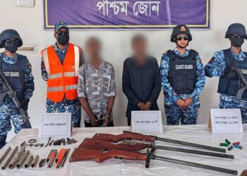 সুন্দরবন থেকে অস্ত্রসহ ২ ডাকাত আটক