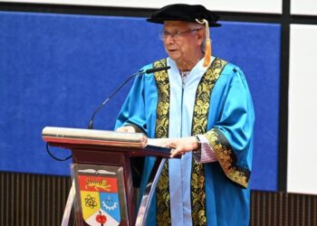 গণতন্ত্রকে শক্তিশালী করতে এবং জনগণের হাতে ক্ষমতা হস্তান্তরে আমরা প্রতিশ্রুতিবদ্ধ: প্রধান উপদেষ্টা