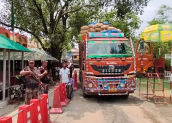 রপ্তানি ও রাজস্ব আয় বেড়েছে হিলি স্থলবন্দরে