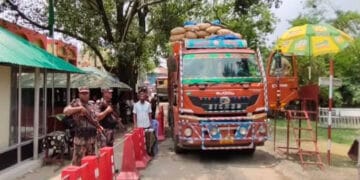 রপ্তানি ও রাজস্ব আয় বেড়েছে হিলি স্থলবন্দরে