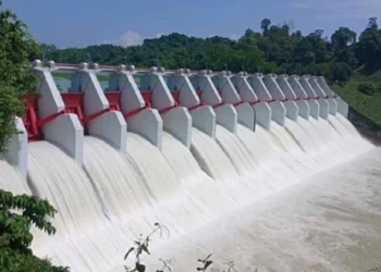 কাপ্তাই বাঁধের ১৬টি জলকপাট দিয়ে দেড়ফুট করে পানি ছাড়া হচ্ছে