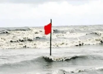 চার সমুদ্র বন্দরে ৩ নম্বর সতর্ক সংকেত