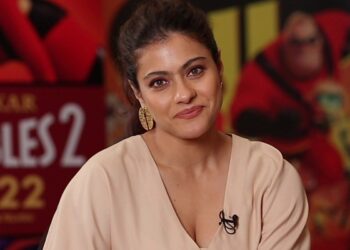 অষ্টমীর অঞ্জলিতে হঠাৎ ধমক! কাজলকে অশান্ত করে তুলল ফটোগ্রাফারদের ভিড়