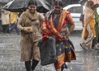 পুজোর আগে ঝড়বৃষ্টি চলছেই