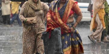 পুজোর আগে ঝড়বৃষ্টি চলছেই