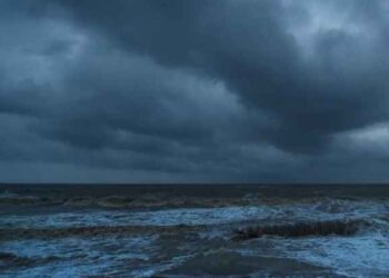 নিম্নচাপ ঘনাচ্ছে, সপ্তমী পর্যন্ত ঝড়-বৃষ্টির সতর্কতা