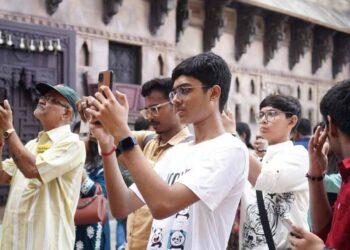 অষ্টমীতেও কি ঝলমলে আকাশ কলকাতায়?