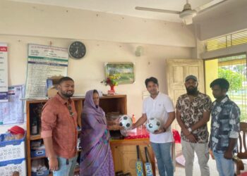 নেত্রকোনায় ছাত্রদল নেতার উদ্যোগে শিক্ষা প্রতিষ্ঠানে ক্রীড়া সরঞ্জাম বিতরণ