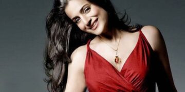 এক রাতের জন্য কার শয্যাসঙ্গিনী হতে চান অমীষা প্যাটেল?