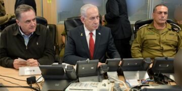 হামাসকে আত্মসমর্পণ করতে হবে অথবা ‘ধ্বংস’ হতে হবে: ইসরাইলি প্রতিরক্ষামন্ত্রী