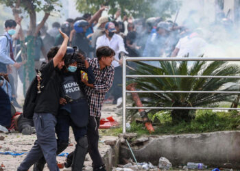 নেপালে ছাত্র-জনতার বিক্ষোভে নিহতের সংখ্যা বেড়ে ১৭