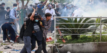 নেপালে ছাত্র-জনতার বিক্ষোভে নিহতের সংখ্যা বেড়ে ১৭