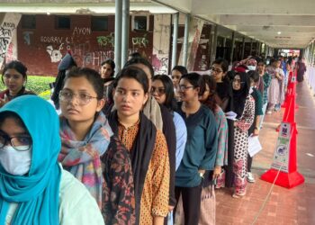 যথাসময়ে শুরু হয়েছে ডাকসু ভোট গ্রহণ কার্যক্রম